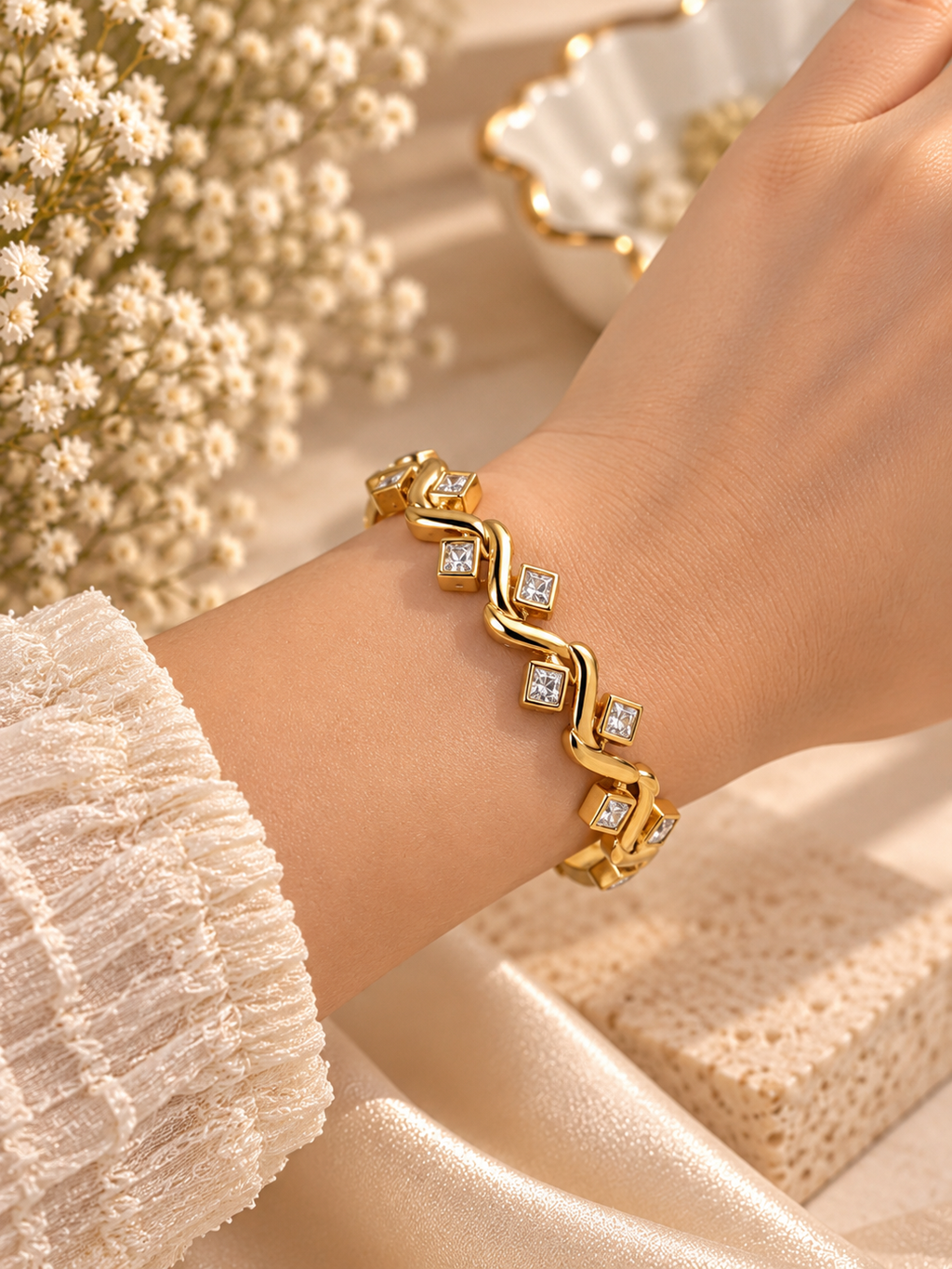 Evaraa Crystal Wave Bangle