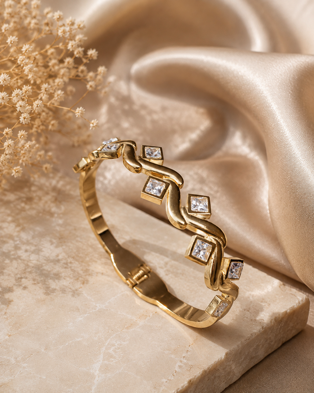 Evaraa Crystal Wave Bangle